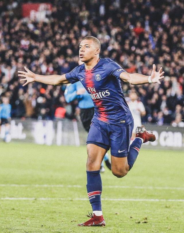 曼城冬窗强援！6500万拿下顶级飞翼：20场10球 签约5年半