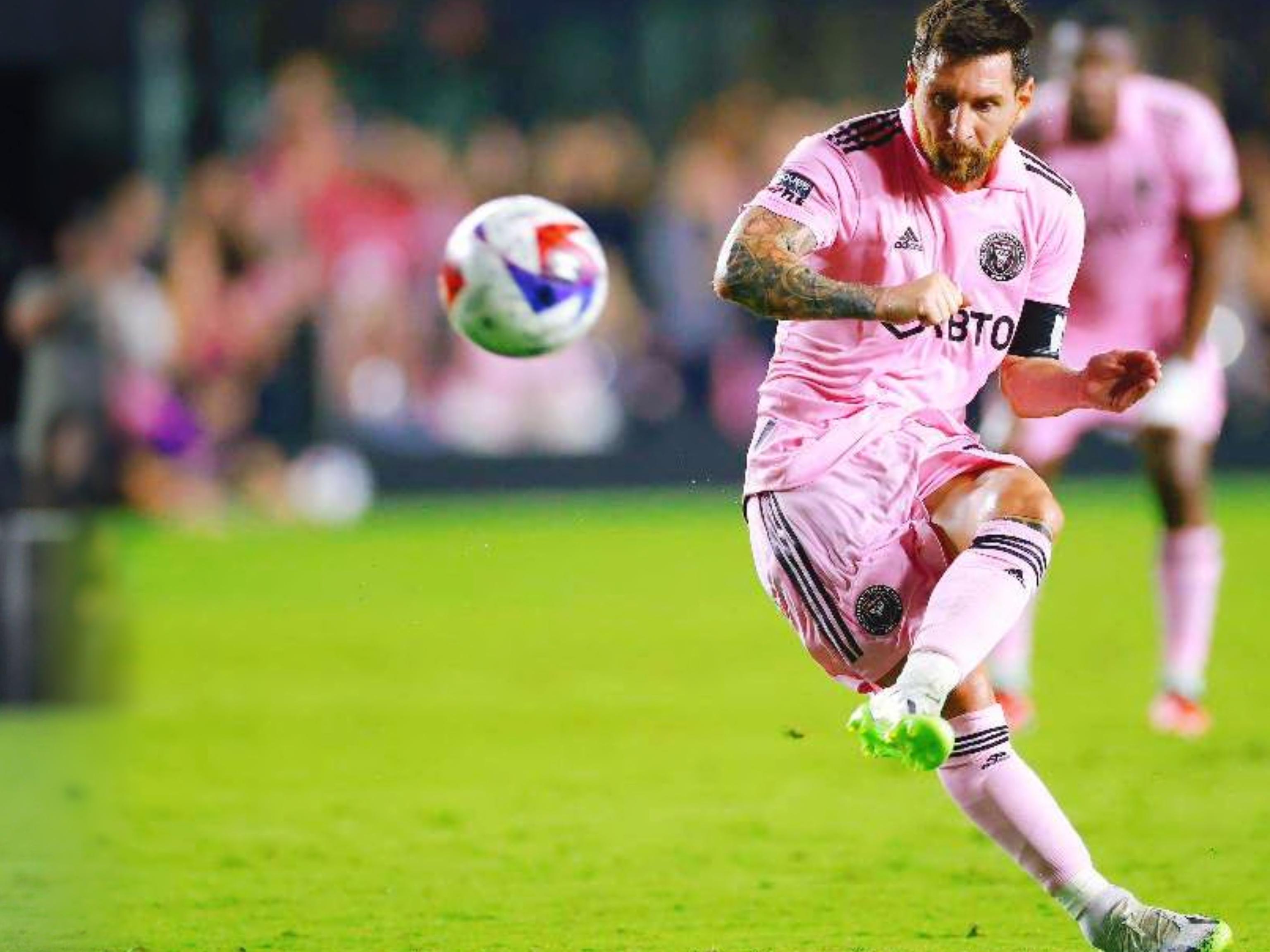 面对严密防守 布朗干拔稳稳命中