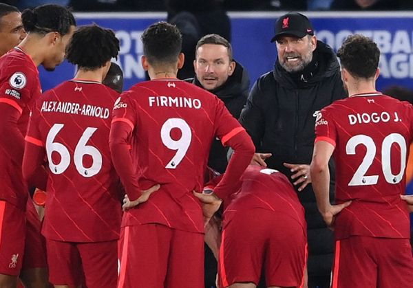 [图]徐新妙传古斯塔沃双响 上海海港3-1深圳新鹏城