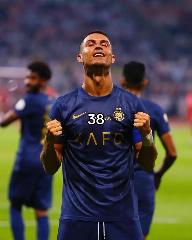 巴萨球迷在进决赛前高喊梅西的名字！巴萨进决赛！请神成功！